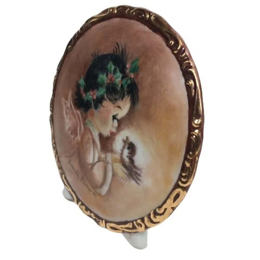 Angel Girl W/ Bird Vase Cherub Holly Flowers Porcelain Figurine Vintage 1989